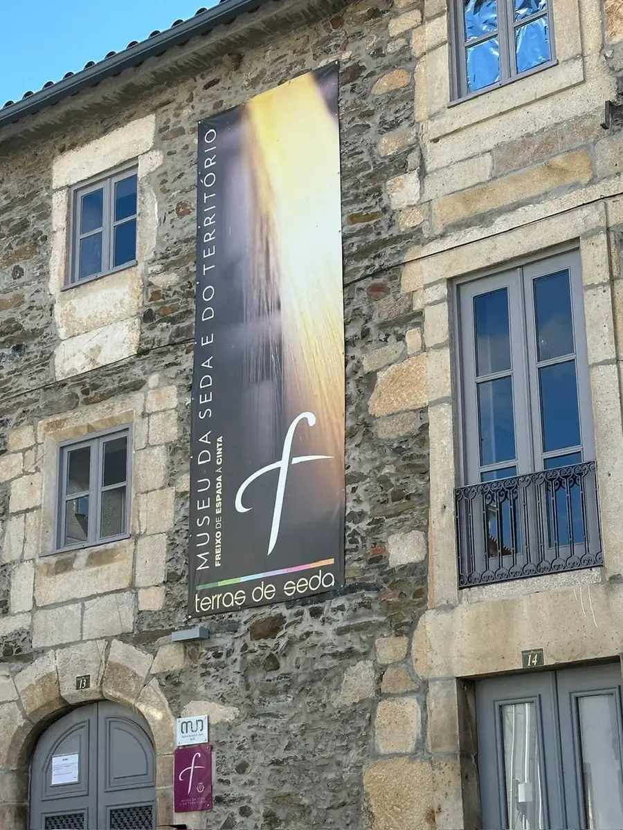 Vila de Freixo de Espada à Cinta ao entardecer